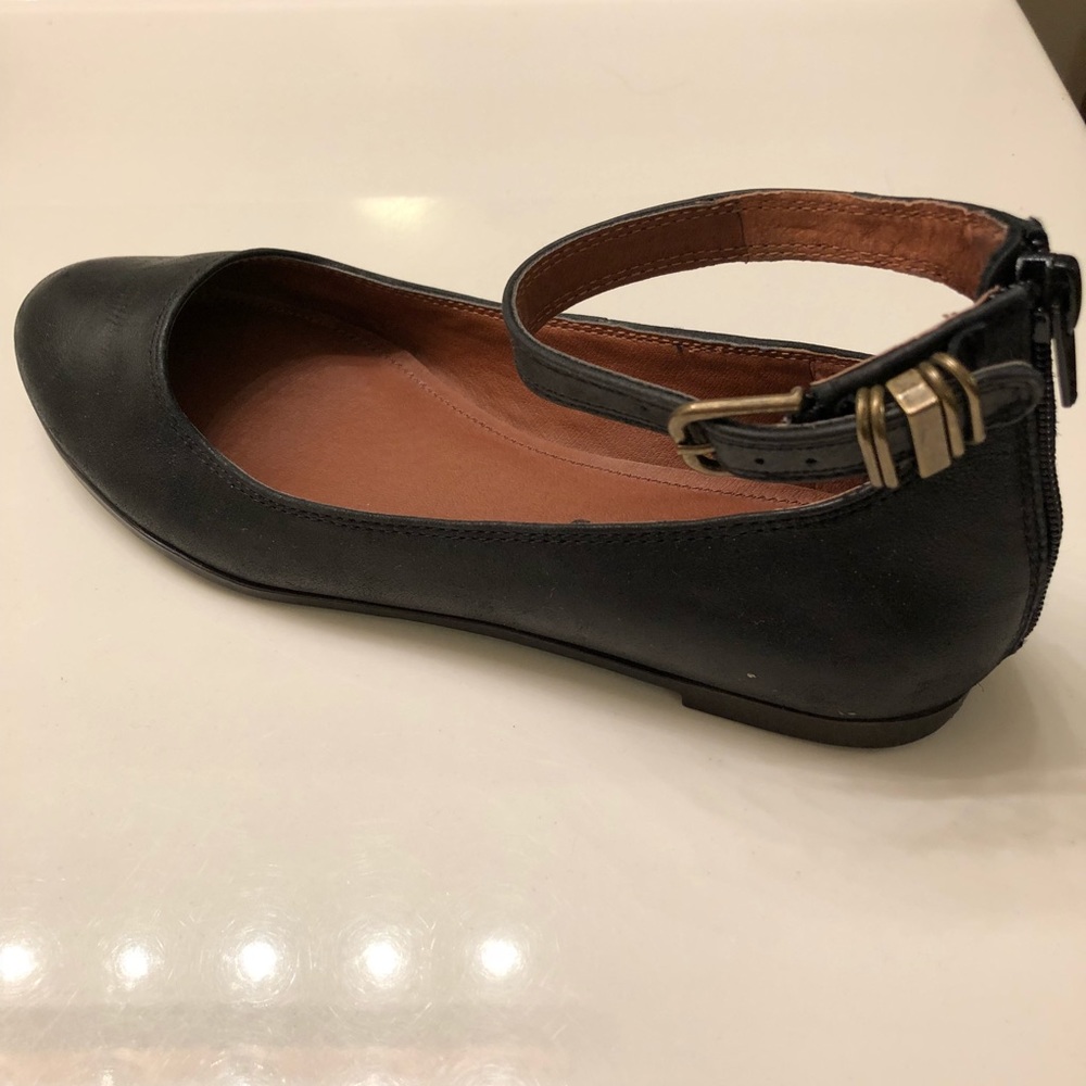Lucky Brand  ..Cute flats with ankle straps